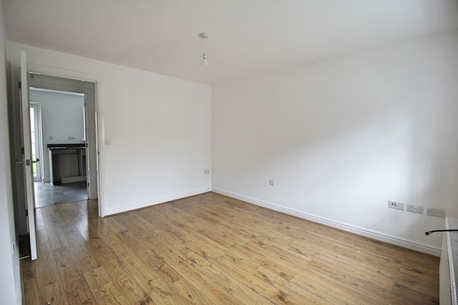 3 Poppy Close, Leicester photo 3