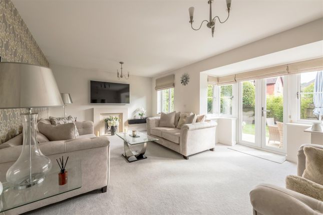 9, Wintons Close, Burgess Hill photo 4