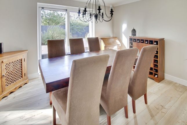 27, Chandlers Way, March photo 4