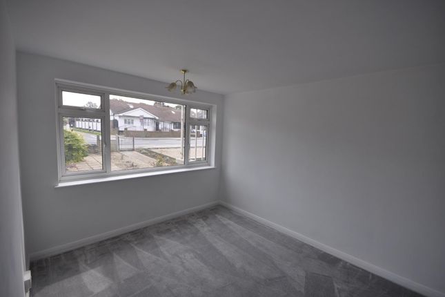 Flat to rent in Collier Row Lane, Collier Row, Romford