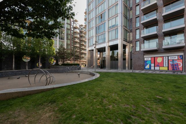 Penthouse to rent in Chaucer Gardens, London