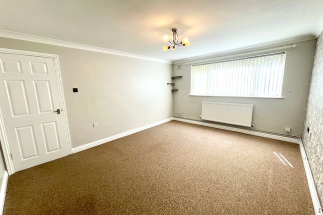 11, Farr Drive, Coventry photo 4