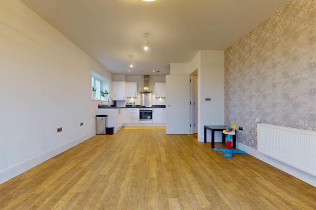 Flat to rent in Tranquil Lane, Harrow