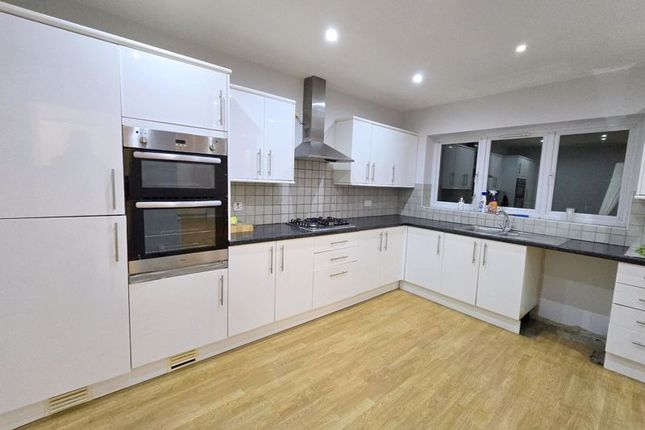 47, Sylvia Avenue, Hatch End photo 2