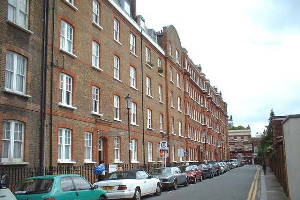 Flat to rent in Pater Street, London