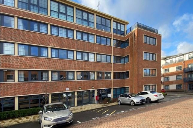 Thumbnail Flat to rent in Wessex Court, Kestrel Road, Farnborough, Hampshire
