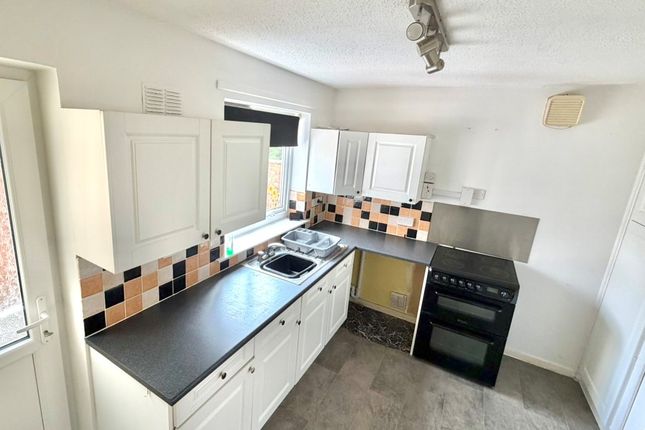 72, Hillcrest Avenue, DEREHAM photo 2