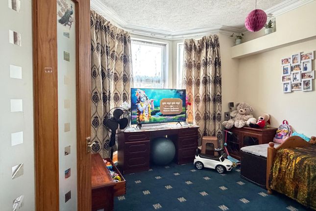 13 Selbourne Road, Luton photo 5