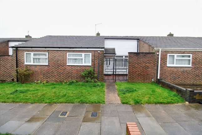 Thumbnail Bungalow for sale in Willowfield, Harlow