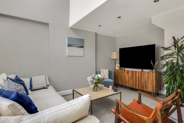 Second Floor Flat, 137, Randolph Avenue, London photo 4