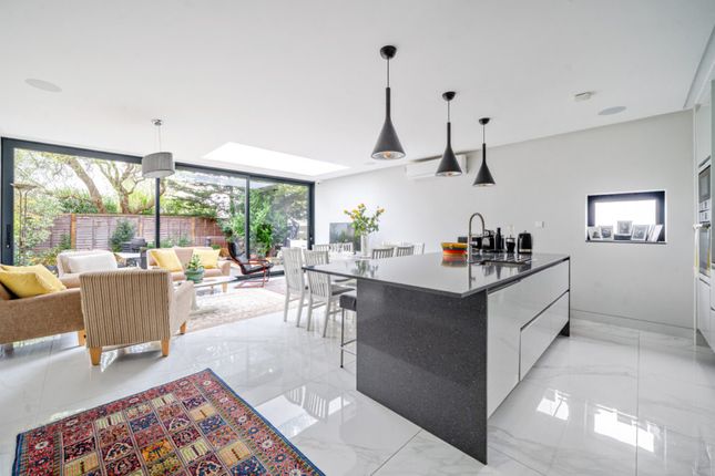 20, Alwyn Gardens, West Acton photo 2
