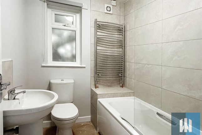 29, Birkhouse Lane, Huddersfield photo 3