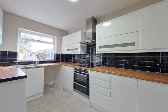 Thumbnail Property to rent in Clive Road, Enfield