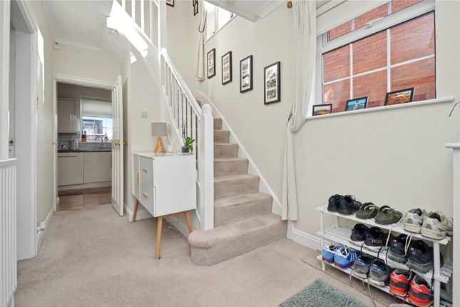45, Grovehall Parade, West Yorkshire photo 5