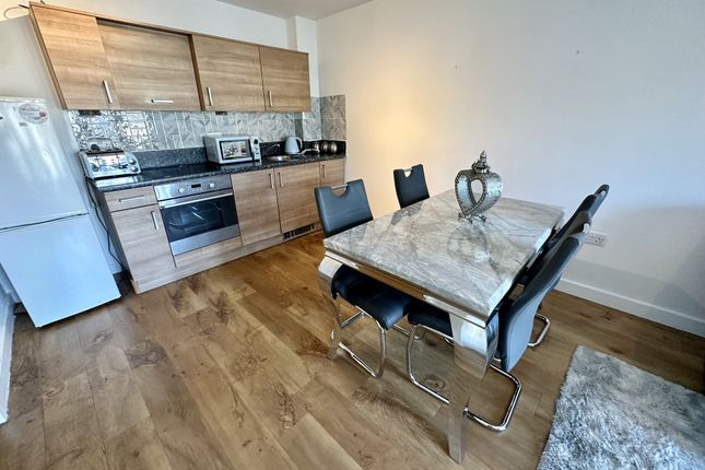 Flat to rent in Burlington House, 2 Park Lodge Avenue, West Drayton, Greater London