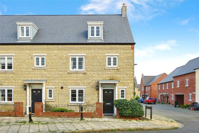 Town house for sale in Ascot Way, Bicester, Oxfordshire