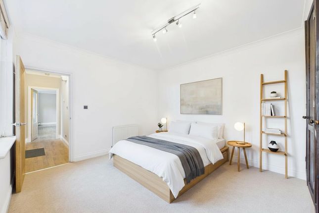 Flat 20, Godwin House, Gilbert Close, London photo 3