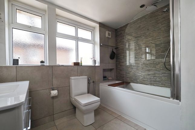 48, Russell Drive, Nottingham photo 3