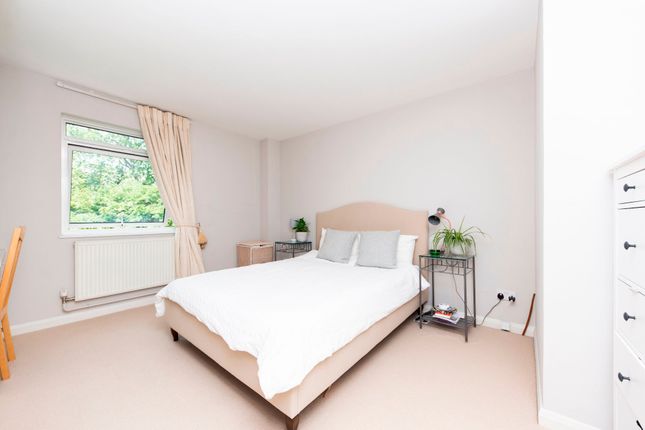 10, 93 Elm Park Gardens, London photo 2