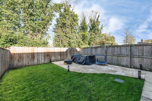 18, Fir Tree Court, Knottingley photo 4
