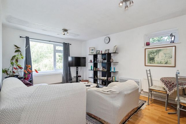 Flat 10, Maple Court, 259, Wellington Road North, Greater Manchester photo 3