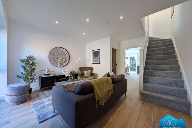 4 Champagne Walk,, Dudley Road, London photo 4