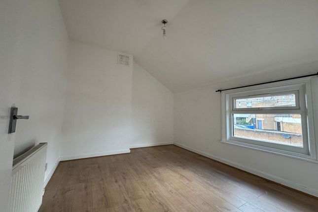 25, Catford Broadway, London photo 2