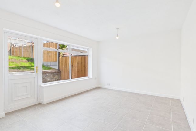 18, Ben Nevis Way, West Midlands photo 3