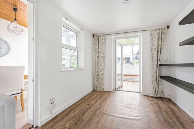 Flat 1, 216, Station Road, Surrey photo 4