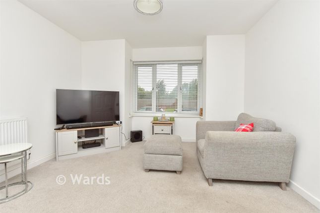 5, Lucas Close, Sheerness photo 2