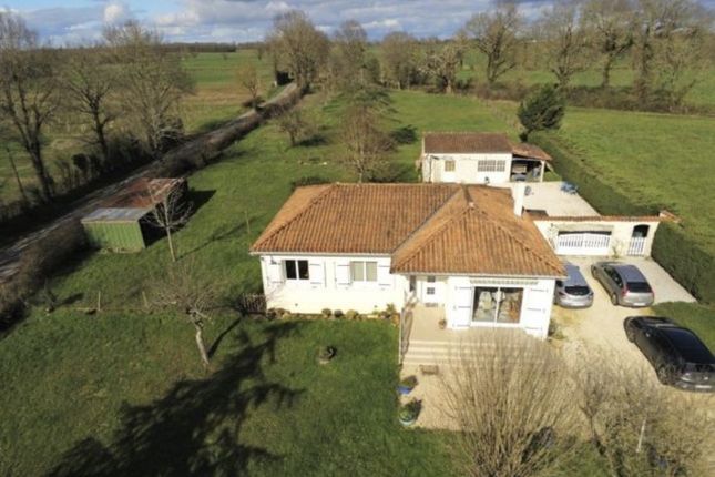 Detached house for sale in Genouille, Poitou-Charentes, 86250, France