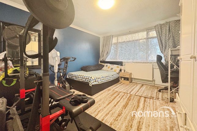 Frogmore Court, Camberley photo 4