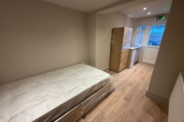 3 Old Farm Road, West Drayton photo 4