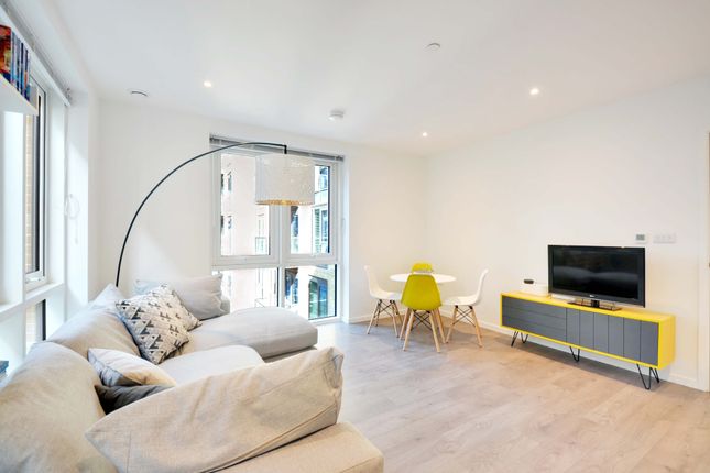 Juniper Drive, London photo 3