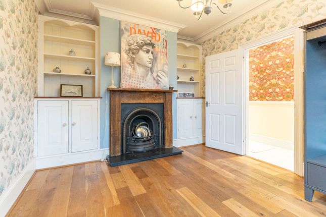 11, Weir Road, Chertsey photo 4
