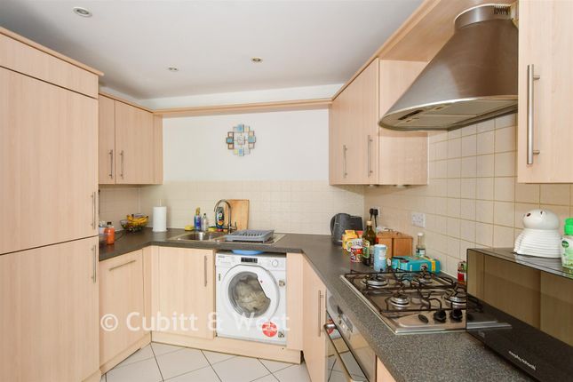 Woodfield Lodge, Woodfield Road, Crawley photo 4
