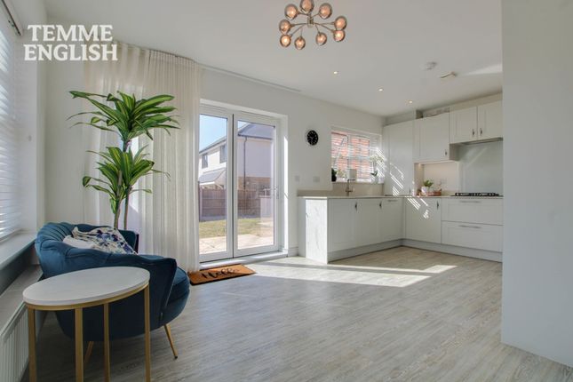 28 Clark Street, Basildon photo 2