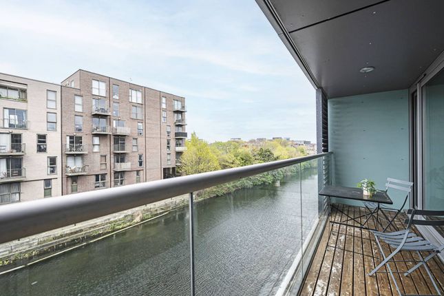 Flat to rent in Candy Wharf, Tower Hamlets, London