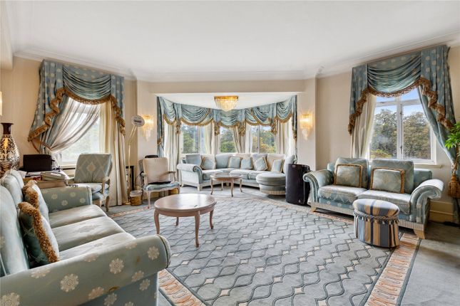 Flat for sale in Kingston House North, Prince's Gate SW7