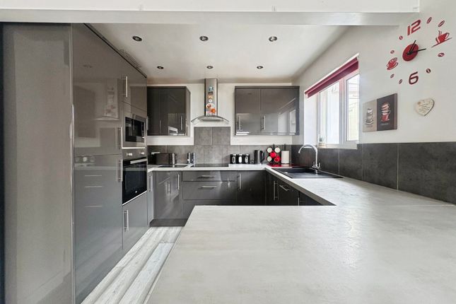 61, Woodside Road, Surrey photo 2