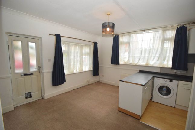 57, Chapel Grove, Addlestone photo 2