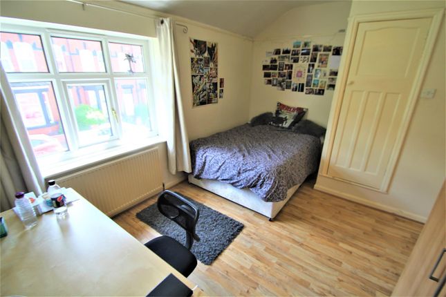 9, Walmsley Road, Leeds photo 5