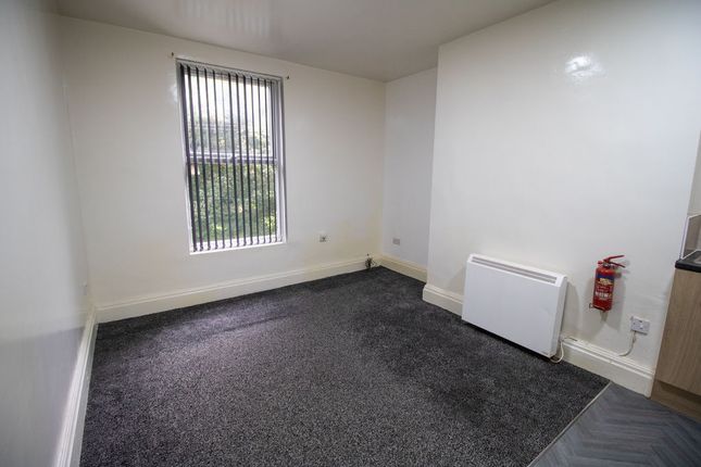 Flat 4, 104, Park Road, Bolton photo 3