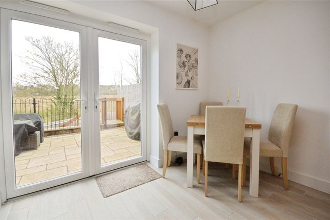 10, King Charles Drive, Essex photo 4