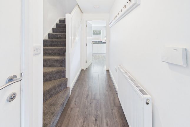14, Woodend Manor, Mossley photo 2
