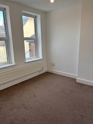 Flat B, 264 Cheriton Road, Folkestone photo 5