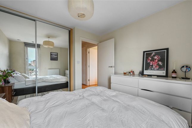 Flat for sale in Wiltshire Row, London