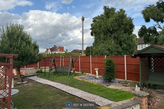 3-bed house on Clayton Road, Chessington, London, £2,500/mo