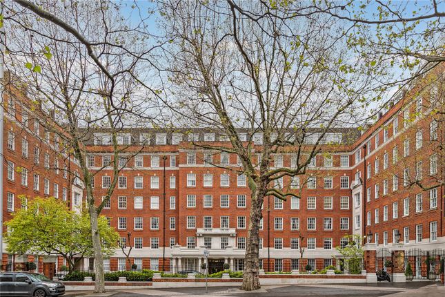 Thumbnail Flat for sale in Princes Gate Court, London