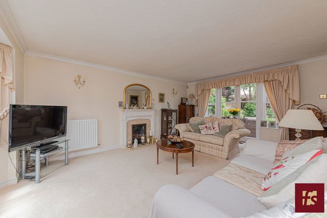 12, Hart Dyke Close, Wokingham photo 3